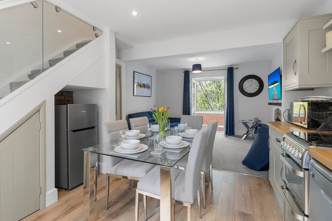 2 Bedroom Riverside Cottage | Exeter - View 2