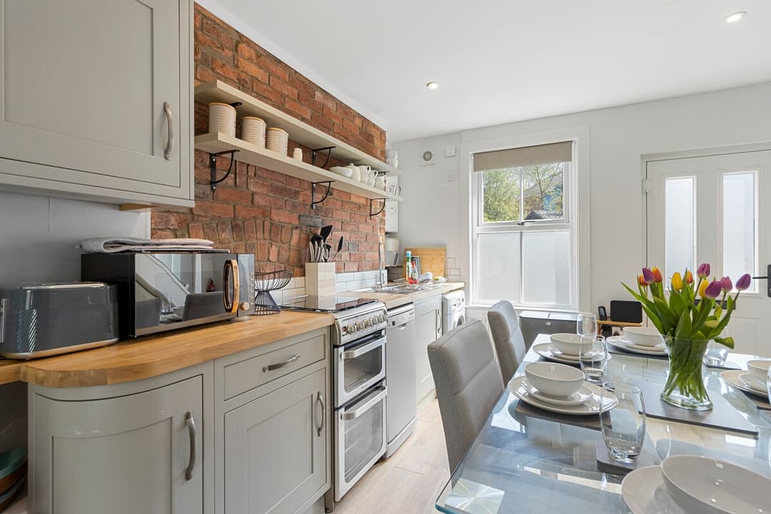 2 Bedroom Riverside Cottage | Exeter - View 3