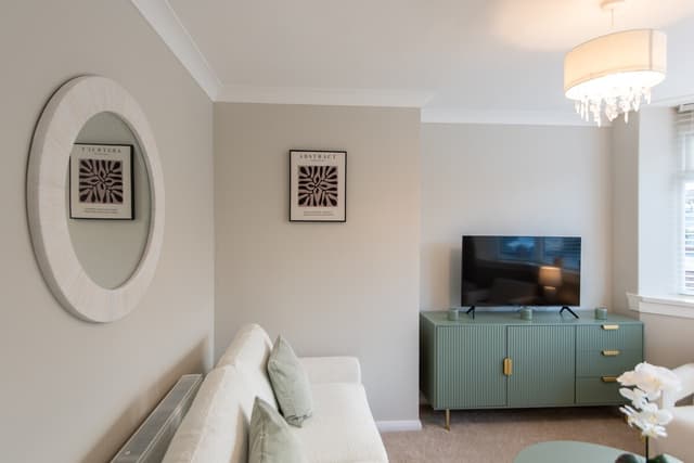 5 Bedroom House | 3 Bathroom | Parking | Durham - View 3