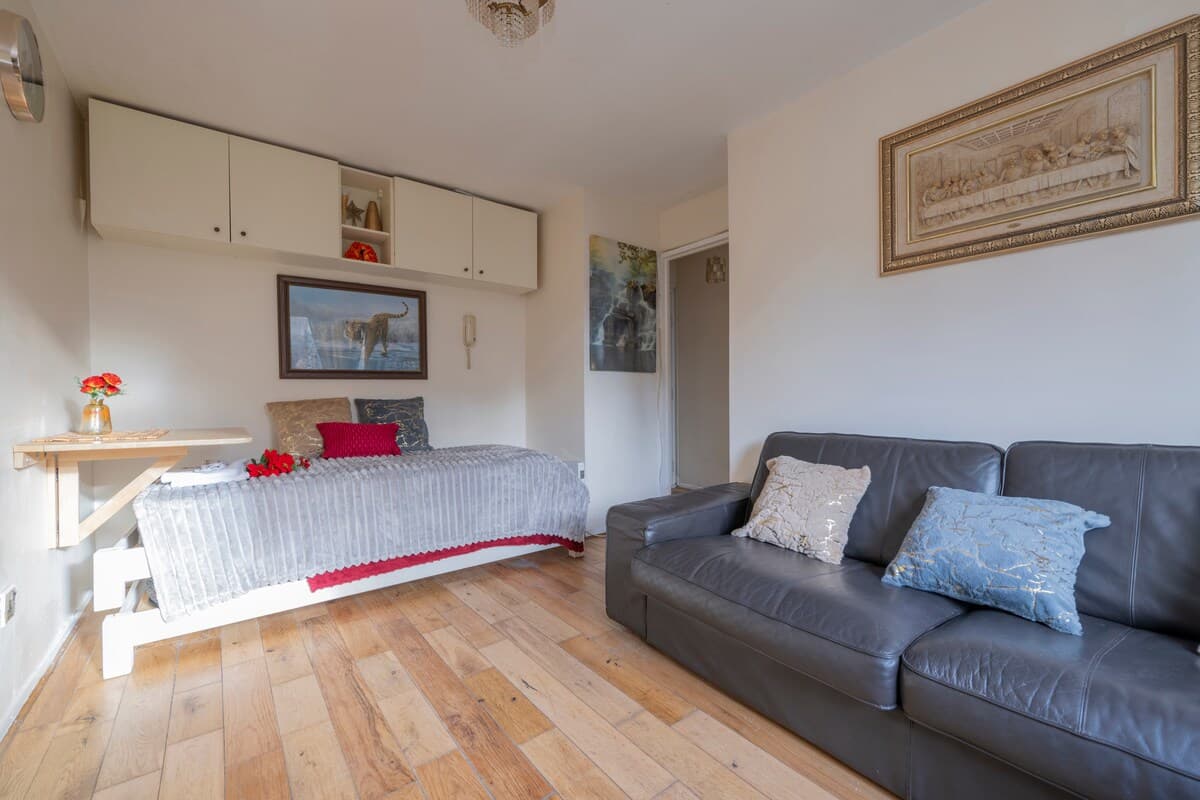 1 Bedroom Apartment
