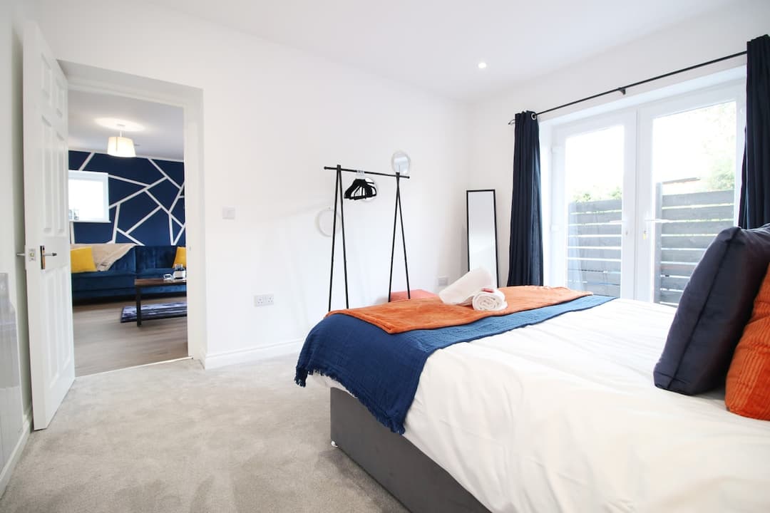 2 Bedroom Apartment Central Cardiff | Parking - View 4