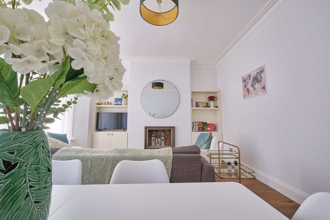 Modern 4-bed Home Near Paddington - Wifi - View 2