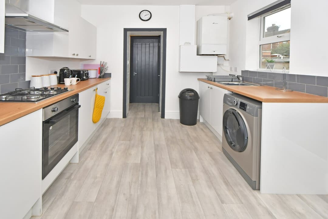 Entire 5 Bedroom 3 Bathroom Home In Cheshire East, United Kingdom - View 3