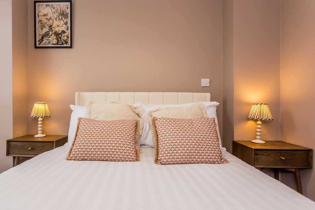 Modern 2 Bedroom Apartment | Parking | Washington - View 4