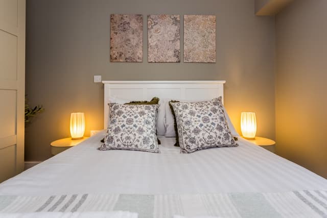 Modern 2 Bedroom Apartment | Parking | Washington - View 3