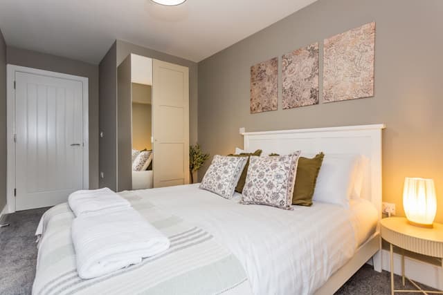 Modern 2 Bedroom Apartment | Parking | Washington - View 4