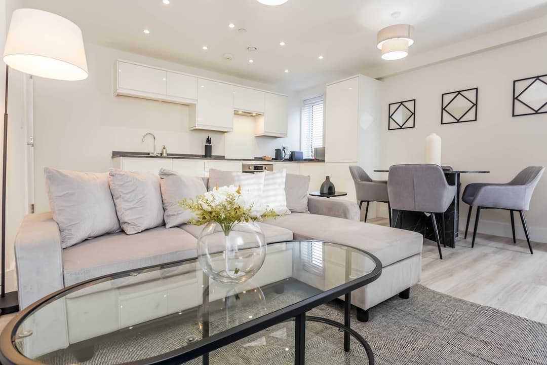 Modern 2 Bedroom Apartment | Parking | Washington - View 1