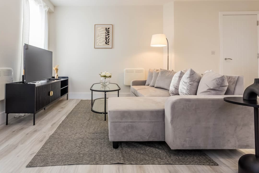 Modern 2 Bedroom Apartment | Parking | Washington - View 4