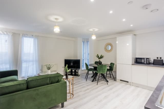Modern 2 Bedroom Apartment | Parking | Washington - View 3