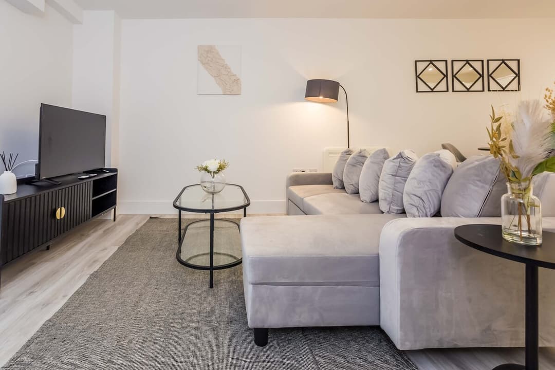Modern 2 Bedroom Apartment | Parking | Washington - View 2