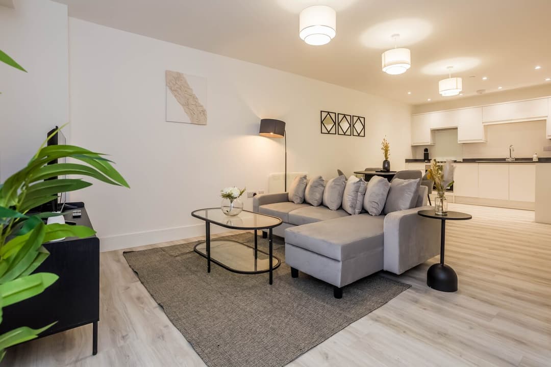 Modern 2 Bedroom Apartment | Parking | Washington - View 4