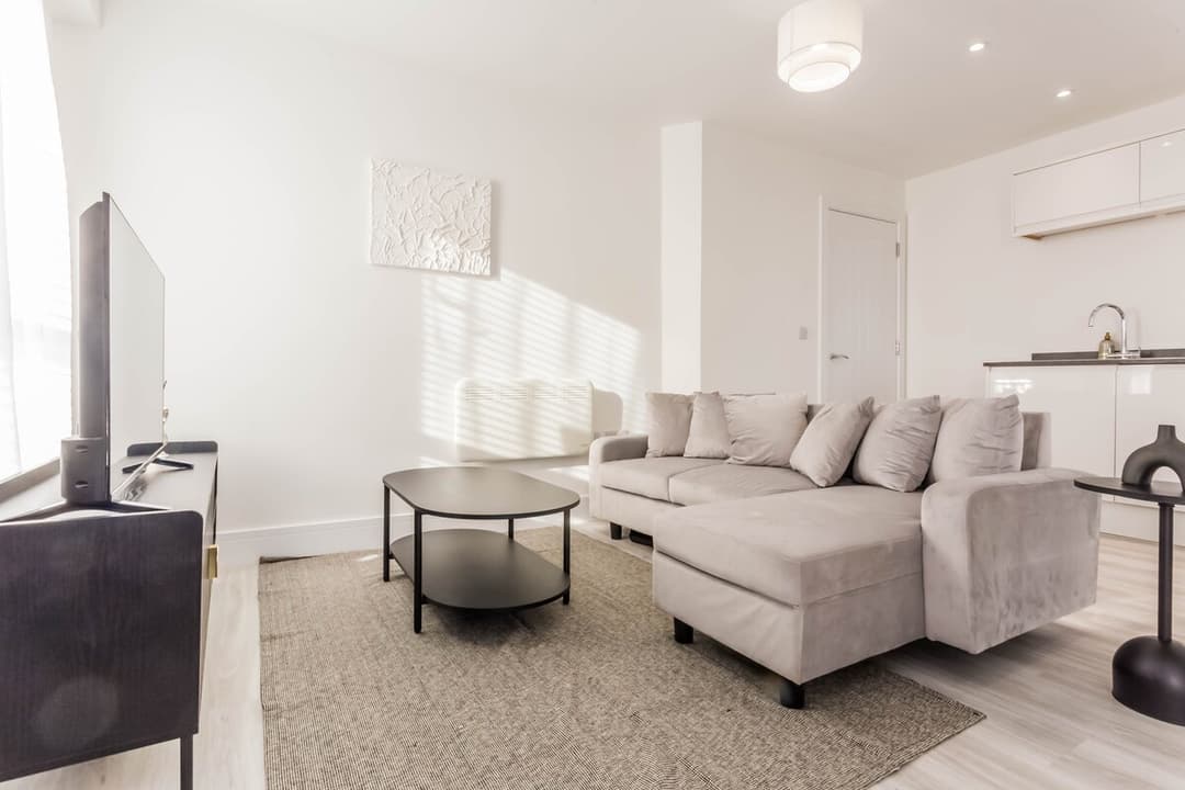 Modern 2 Bedroom Apartment | Parking | Washington - View 3