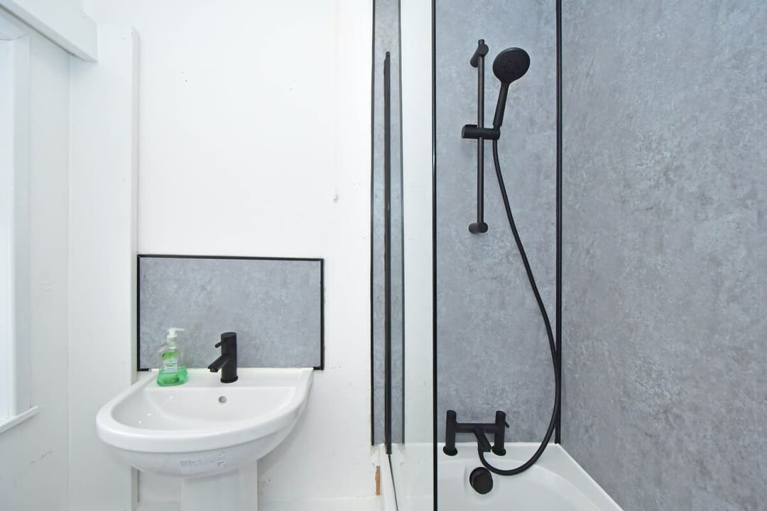 Entire 1 Bedroom Rental Unit In Cheshire East, United Kingdom - View 5