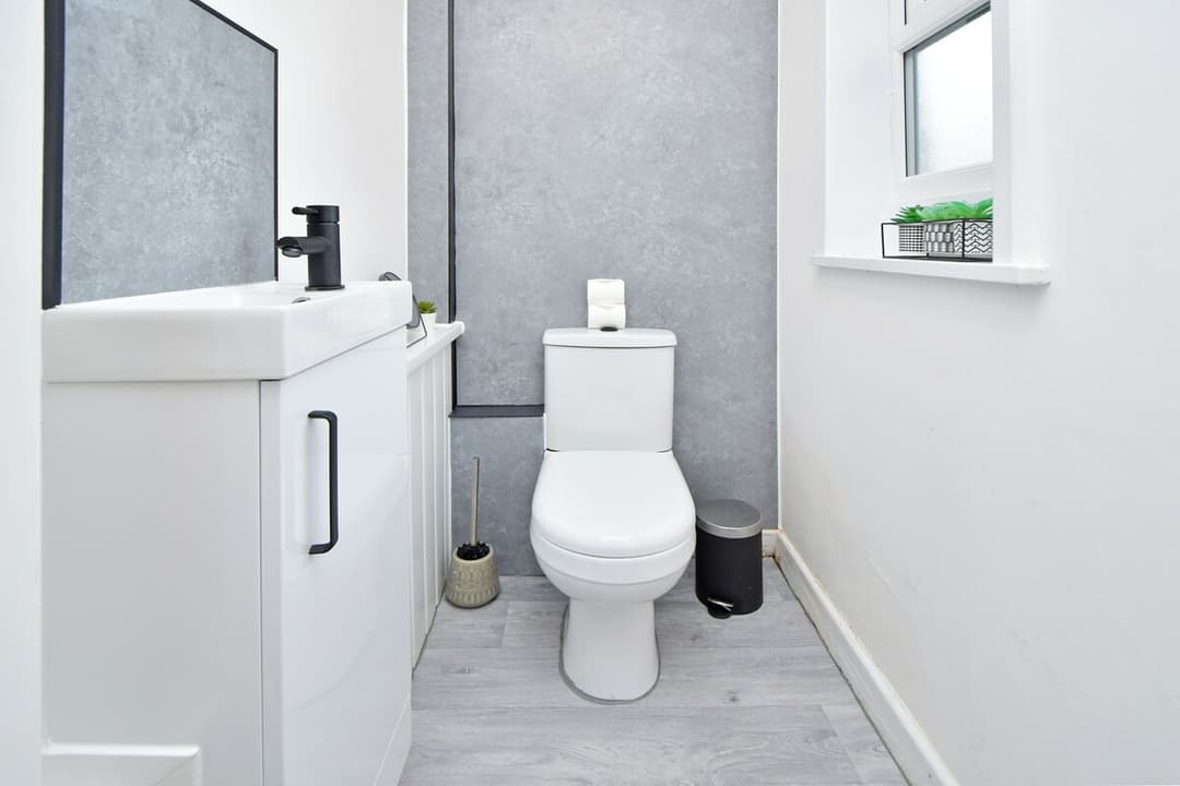Entire 1 Bedroom Rental Unit In Cheshire East, United Kingdom - View 6