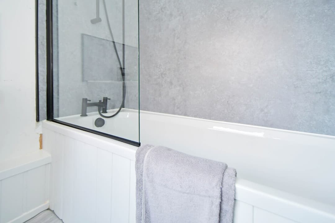 Entire 1 Bedroom Rental Unit In Cheshire East, United Kingdom - View 9