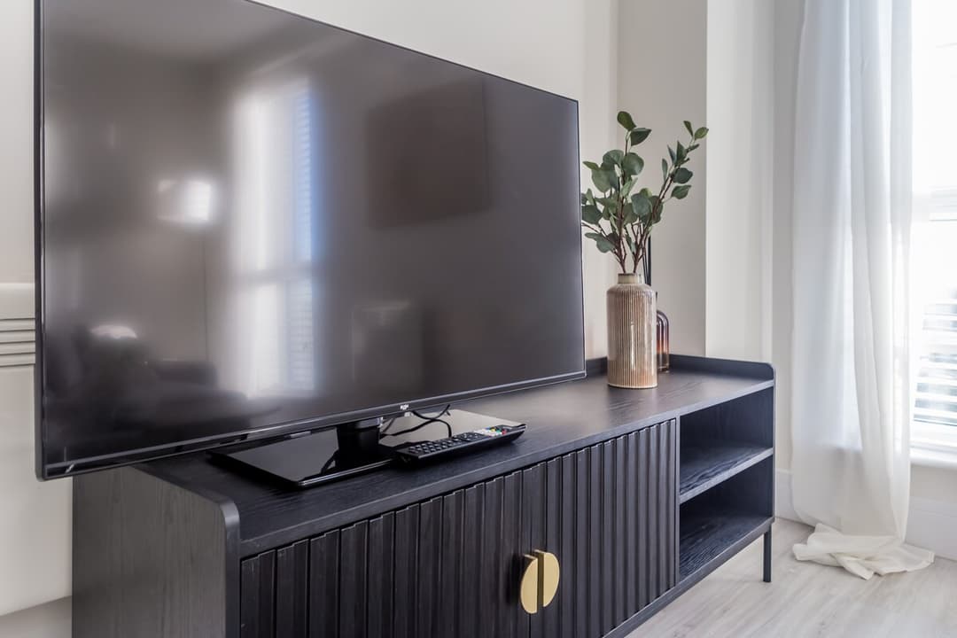 Modern 3 Bedroom Apartment | Parking | Washington - View 3