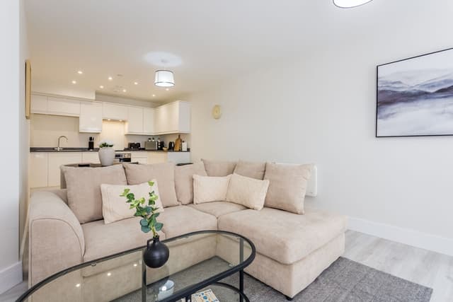 Luxury 2 Bedroom Apartment | Parking | Washington - View 4