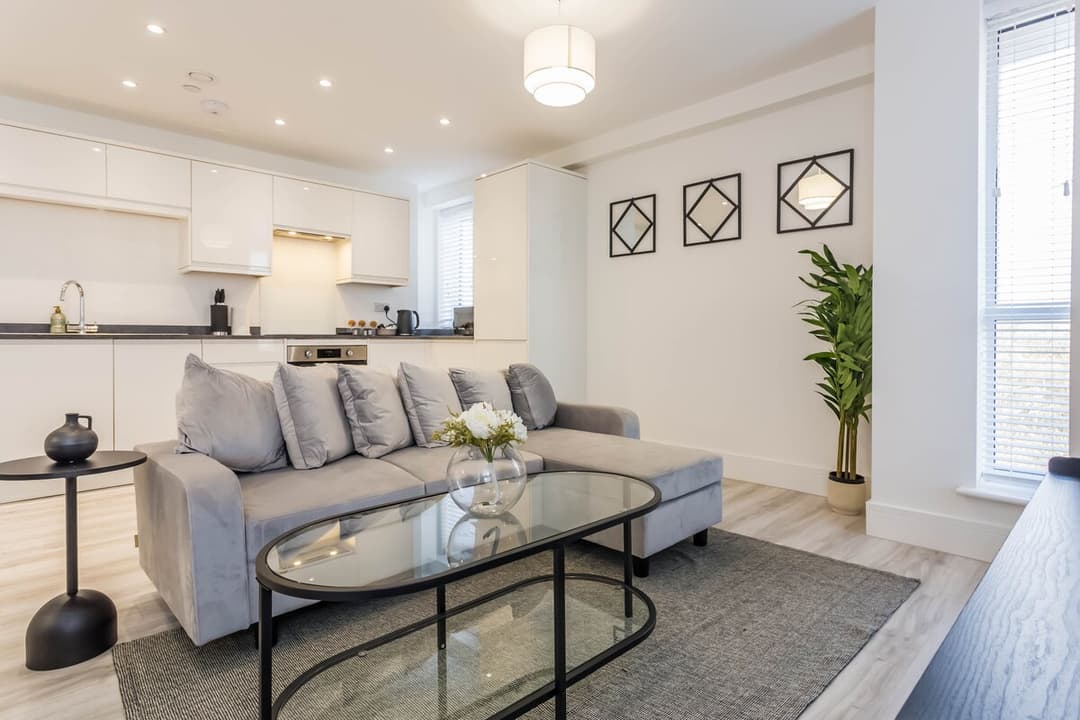 2 Bedroom Apartment | Parking | Washington - View 1