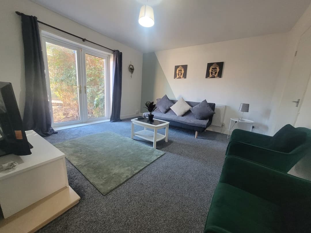 3 Bedroom House | Parking| Contractor Friendly | Leeds - View 2