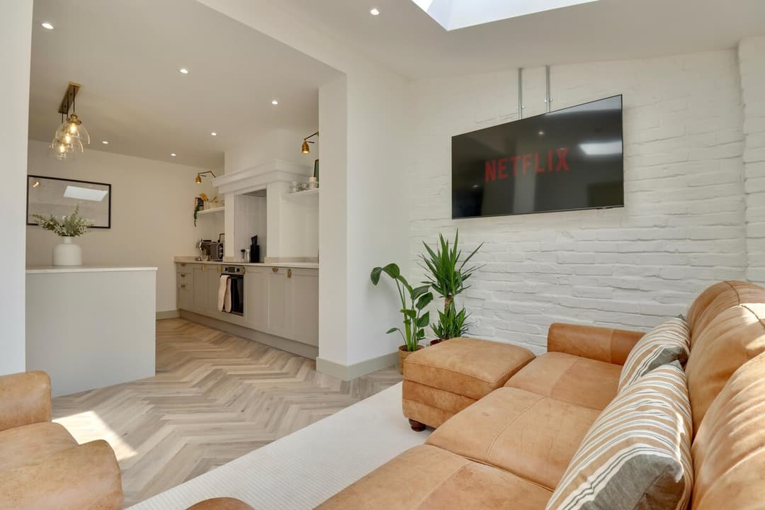 Beautifully Refurbed Cosy Four Bed Home With Double Parking And Ev Car Charging - View 2