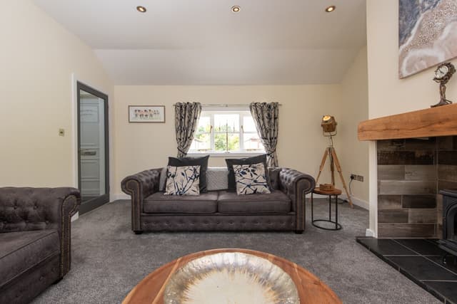 3 Bedroom Cottage - A Cosy Cottage With Hot Tub - View 4