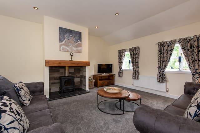 3 Bedroom Cottage - A Cosy Cottage With Hot Tub - View 1