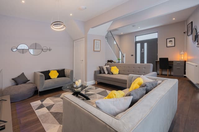 Cosy 3BR Home For Contractors | Free Parking - View 1