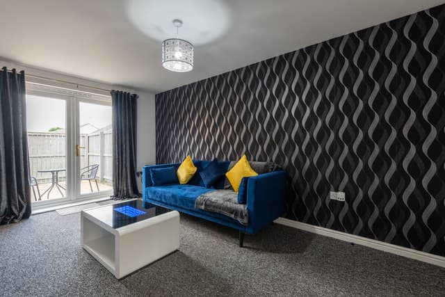 2 Bedroom House | Parking | Wifi - View 3