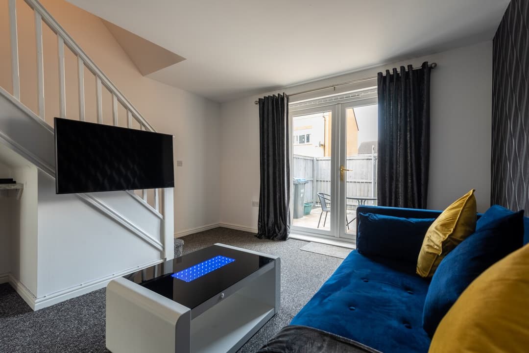 2 Bedroom House | Parking | Wifi - View 1