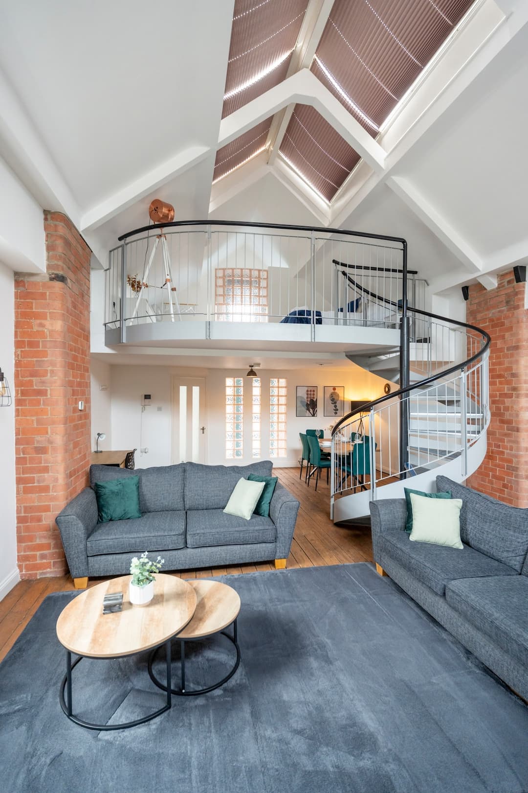 City apt ideal for contractors & weekend stays - View 1