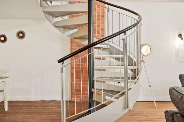 City apt ideal for contractors & weekend stays - View 4