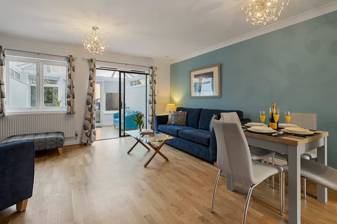 3 Bedroom House - Exeter Quay - Parking - View 1
