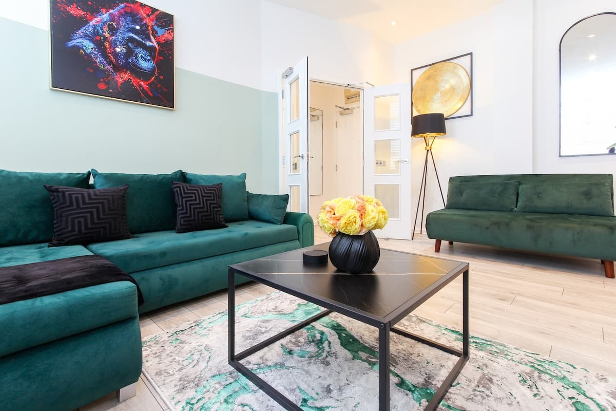 1 Bedroom Apartment