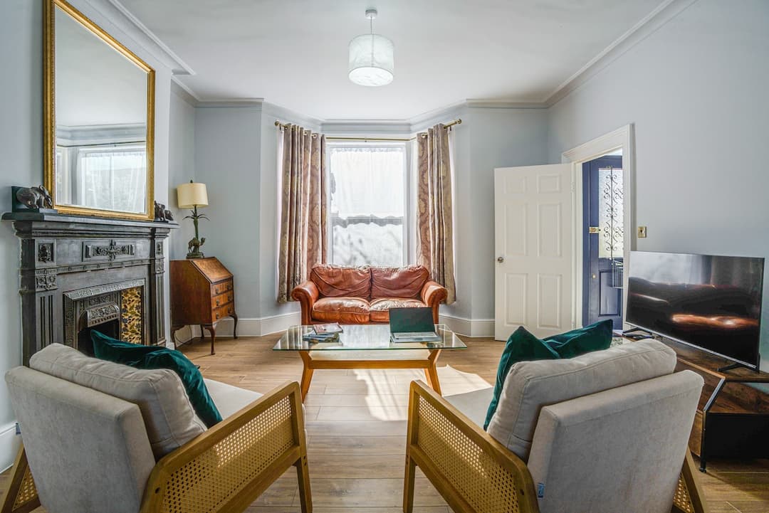 Sleeps 8, Parking, Wifi & Great Transport – Perfect For Contractors - View 12