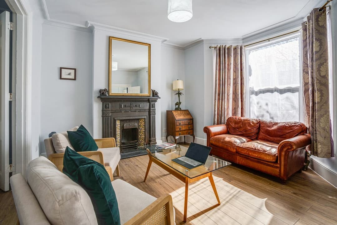 Sleeps 8, Parking, Wifi & Great Transport – Perfect For Contractors - View 5