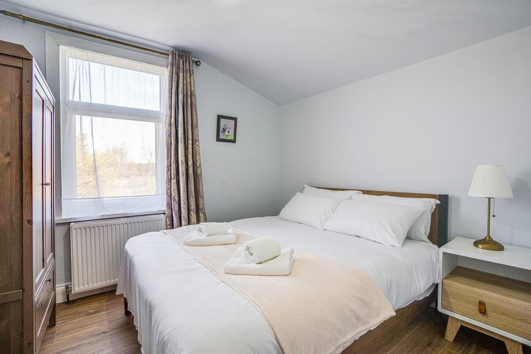 Sleeps 8, Parking, Wifi & Great Transport – Perfect For Contractors - View 6
