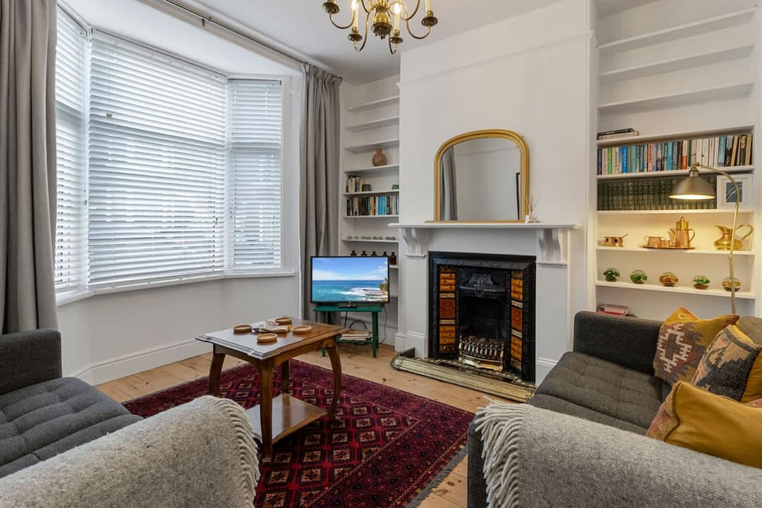 Exeter | 2 Bedroom House | Near Train Station - View 1