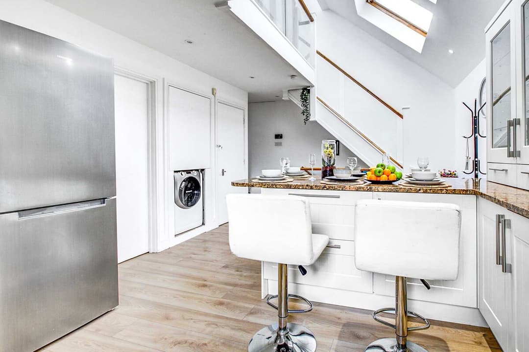 Wimbledon / 3 Bed 3bath / Close To Train Station - View 4