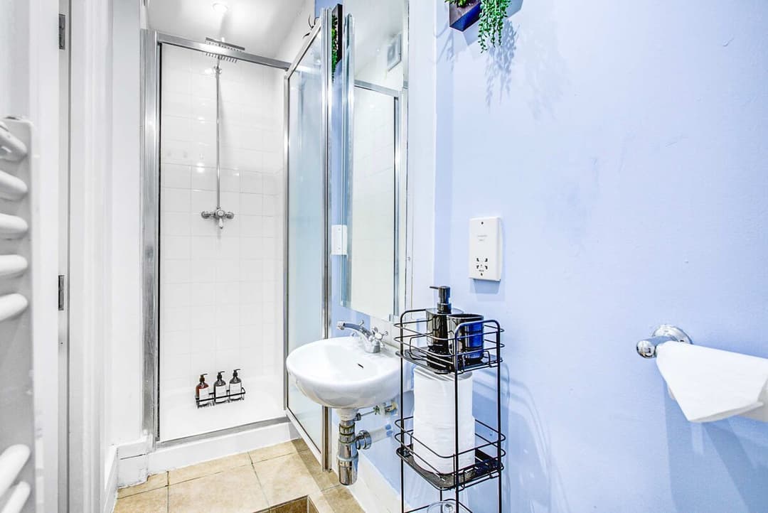 Wimbledon / 3 Bed 3bath / Close To Train Station - View 8