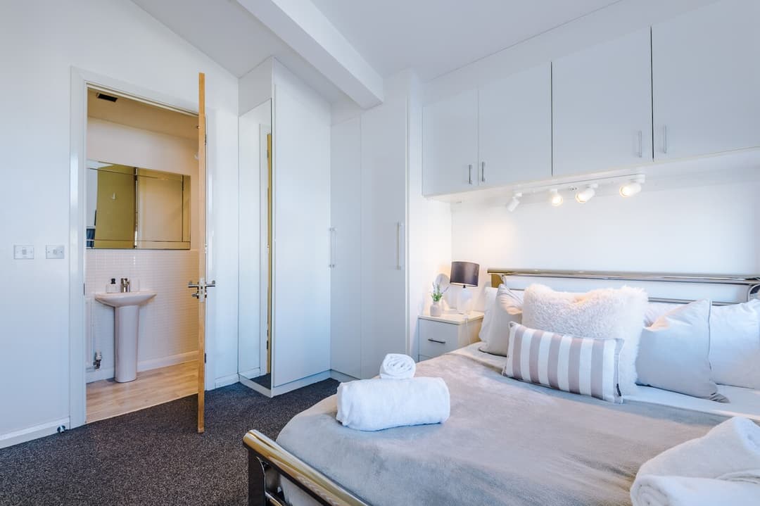 3 Bedroom House | Free Parking | Etihad Stadium | Coop Live - View 3