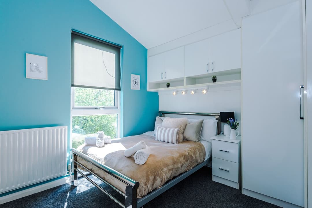 3 Bedroom House | Free Parking | Etihad Stadium | Coop Live - View 4