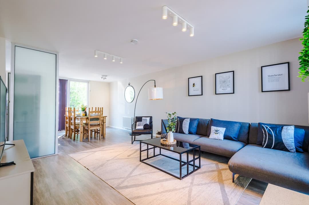 3 Bedroom House | Free Parking | Etihad Stadium | Coop Live - View 8