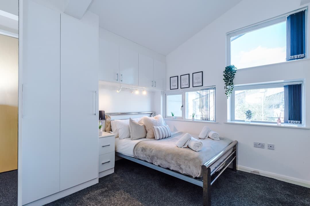 3 Bedroom House | Free Parking | Etihad Stadium | Coop Live - View 10