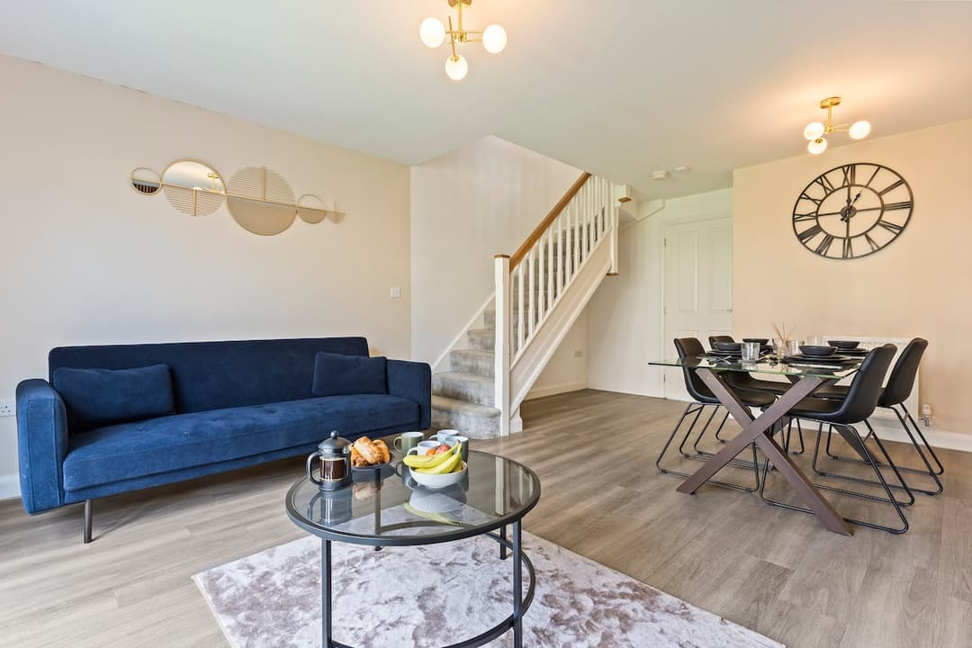 Modern City 2 Bedroom House | Work & Leisure | Free Parking - View 6