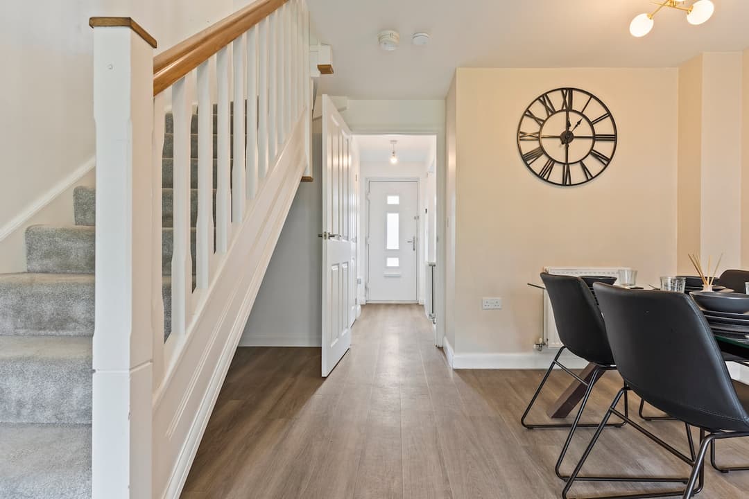 Modern City 2 Bedroom House | Work & Leisure | Free Parking - View 5