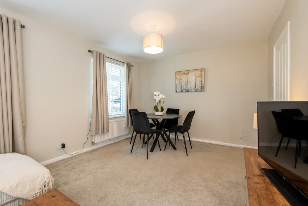 Comfortable, modern 2 bed house - View 4