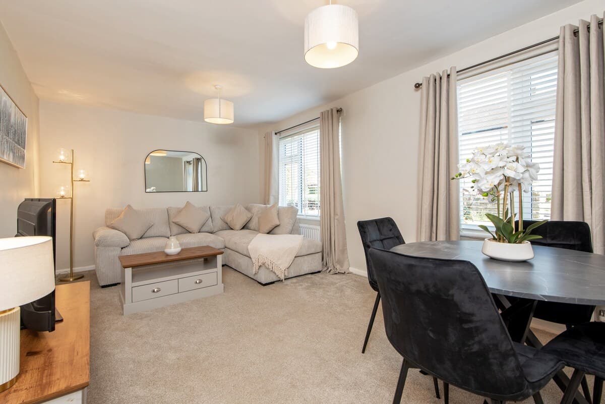Comfortable, modern 2 bed house