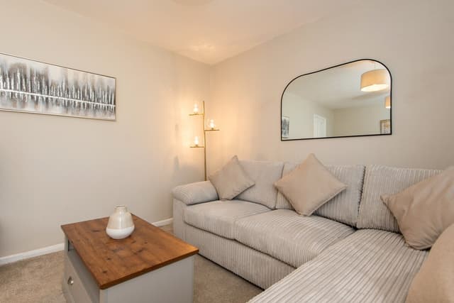 Comfortable, modern 2 bed house - View 1