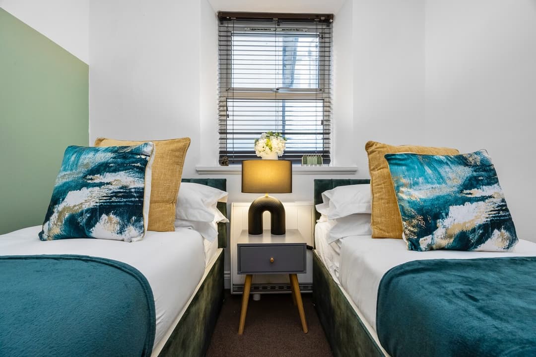 2 Bedroom Luxury Apartment | Brighton - View 8