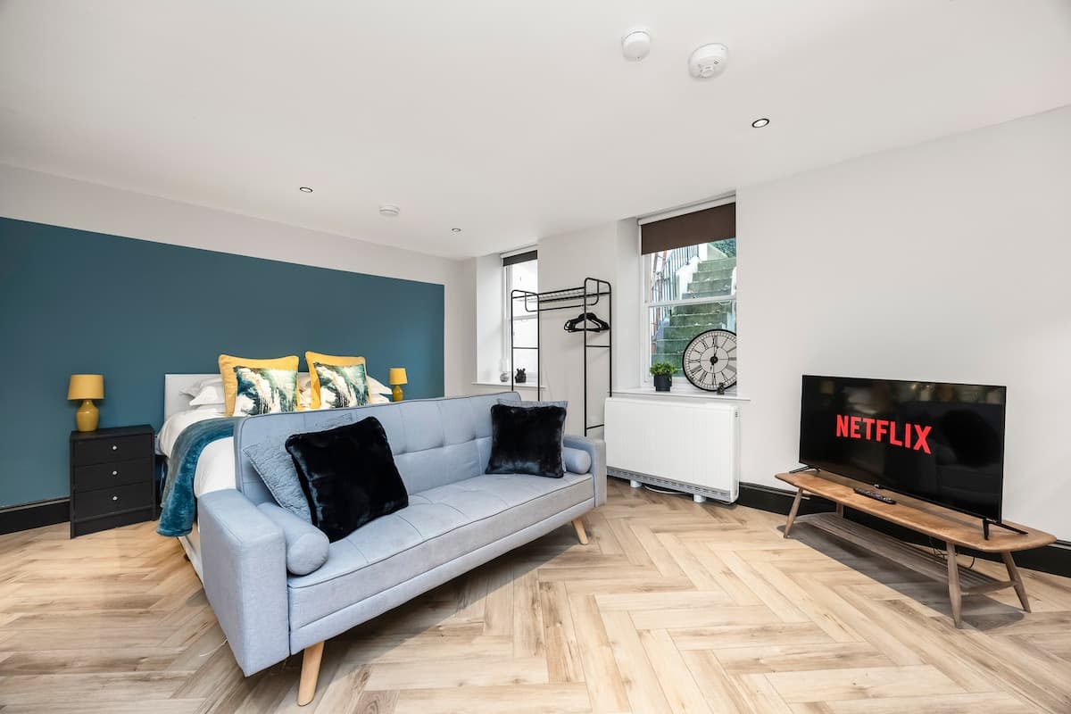 1 Bedroom Apartment